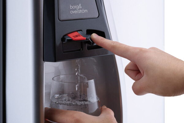 Borg Overstrom B2 Pouring